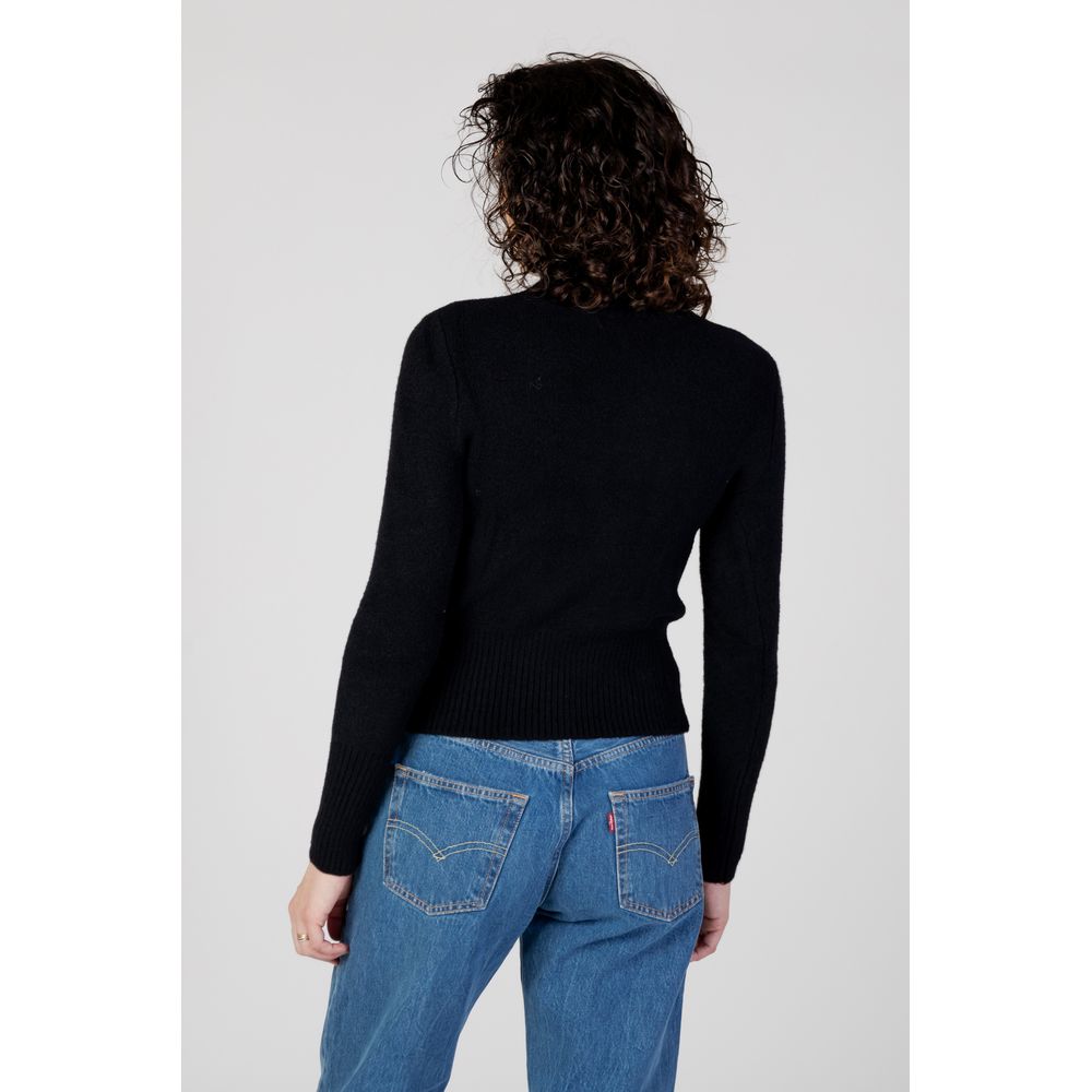 Pulover Guess negru din poliamidă
