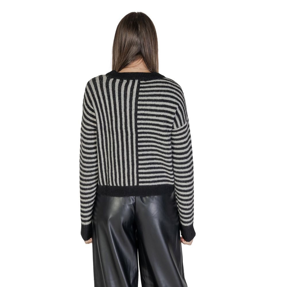 Pulover Vero Moda alb-negru din poliester reciclat