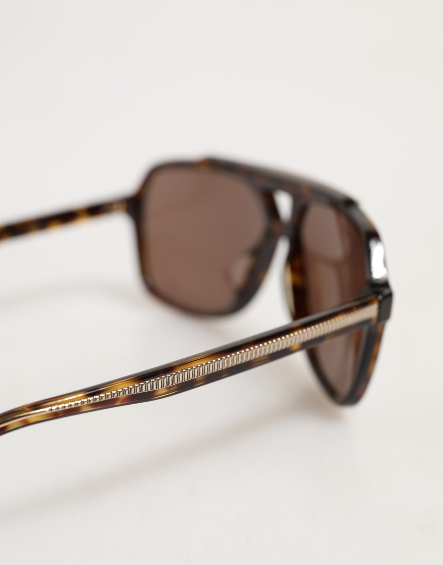 Ochelari de soare Dolce & Gabbana maro închis cu ramă tip carapace de broască țestoasă